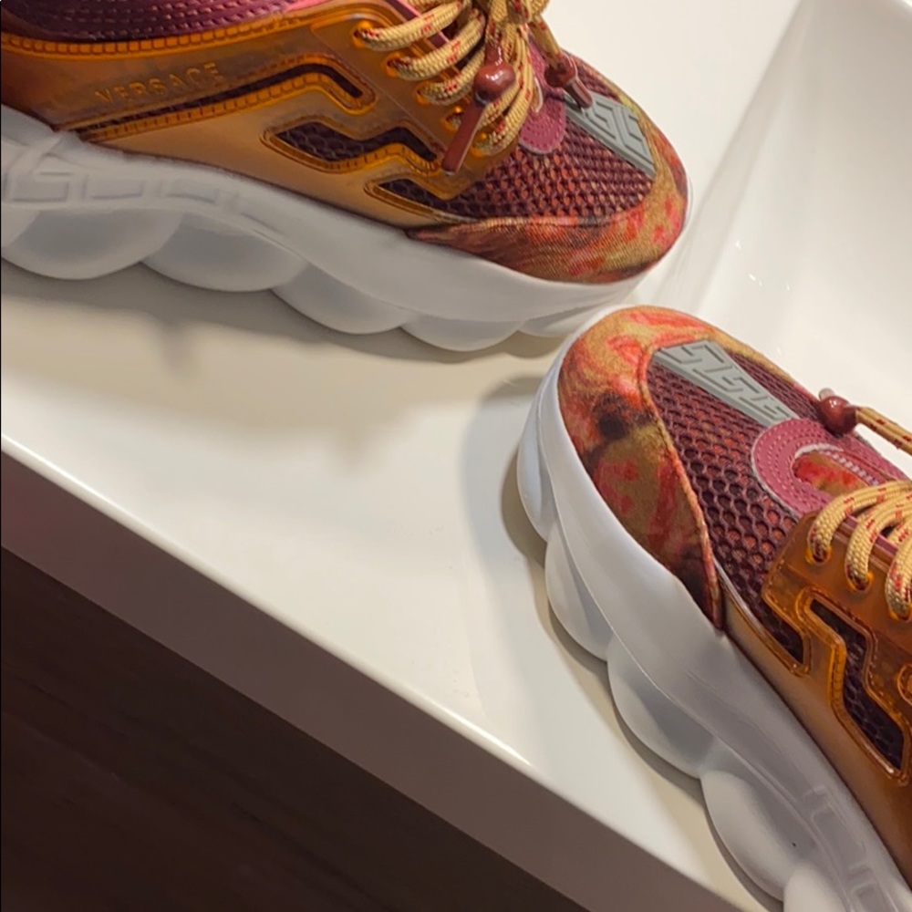 Versace chain reaction